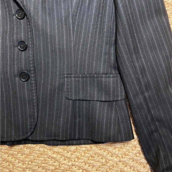 DOLCE & GABBANA CROPPED BLAZER. Size IT44 (S/M). Condition EXCELLENT! - Picture 3 of 5